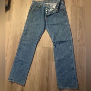 Men's Levi’s 501 Straight-Leg Denim Jeans in Medium Blue